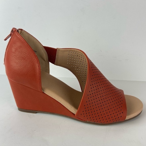 Journee Collection - Women's Aretha Wedge - Picture 7 of 16